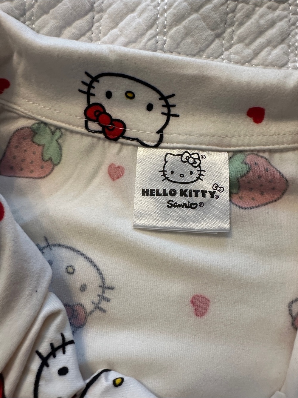 NWT Sanrio Hello Kitty Pajama Set Size Small - Picture 3 of 5